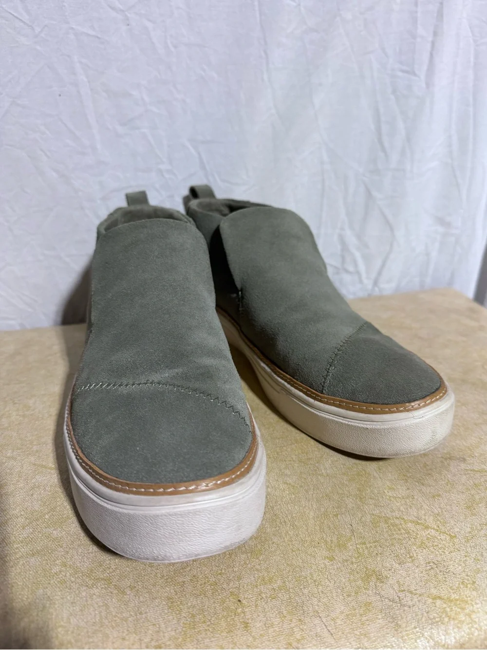 Toms adorable suede